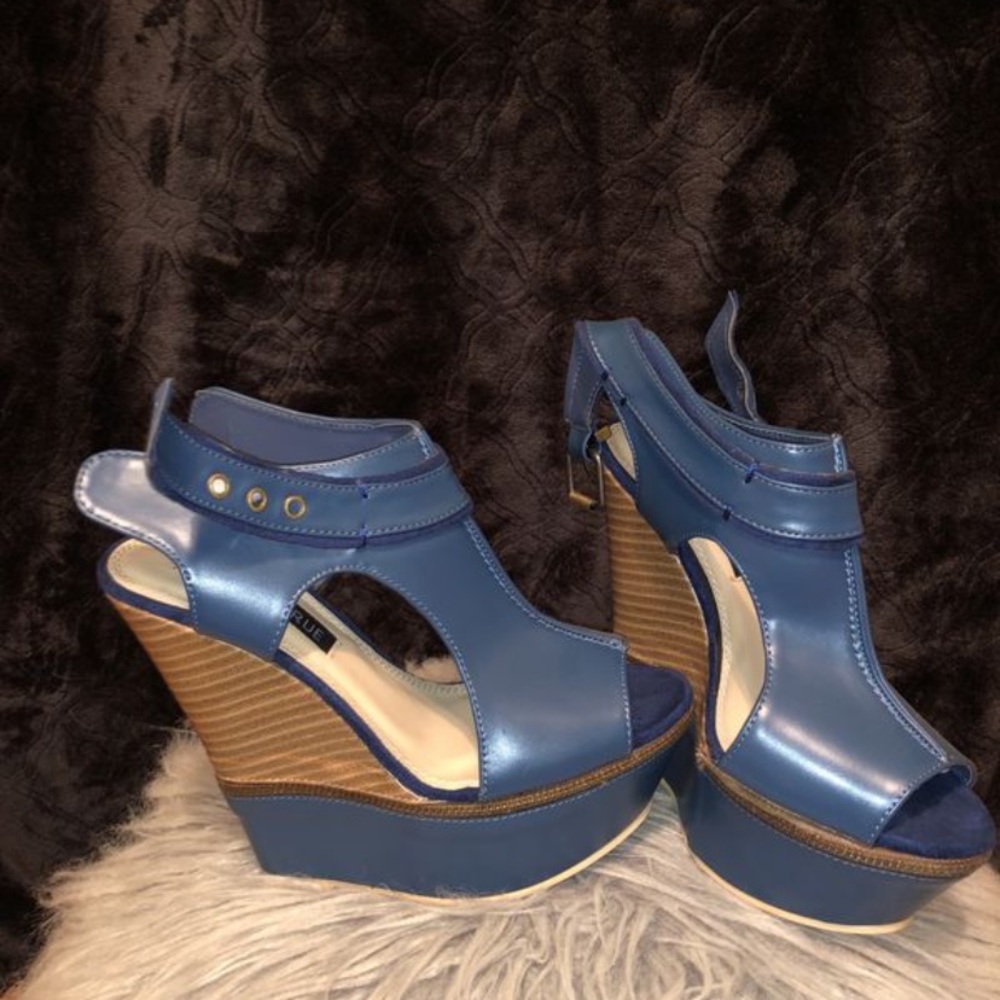 Adorable blue platforms